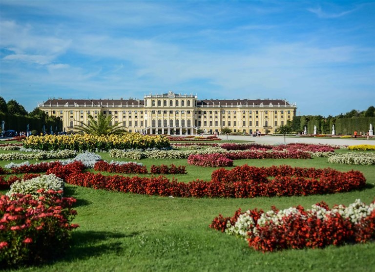 DISCOVER THE HEART OF EUROPE 